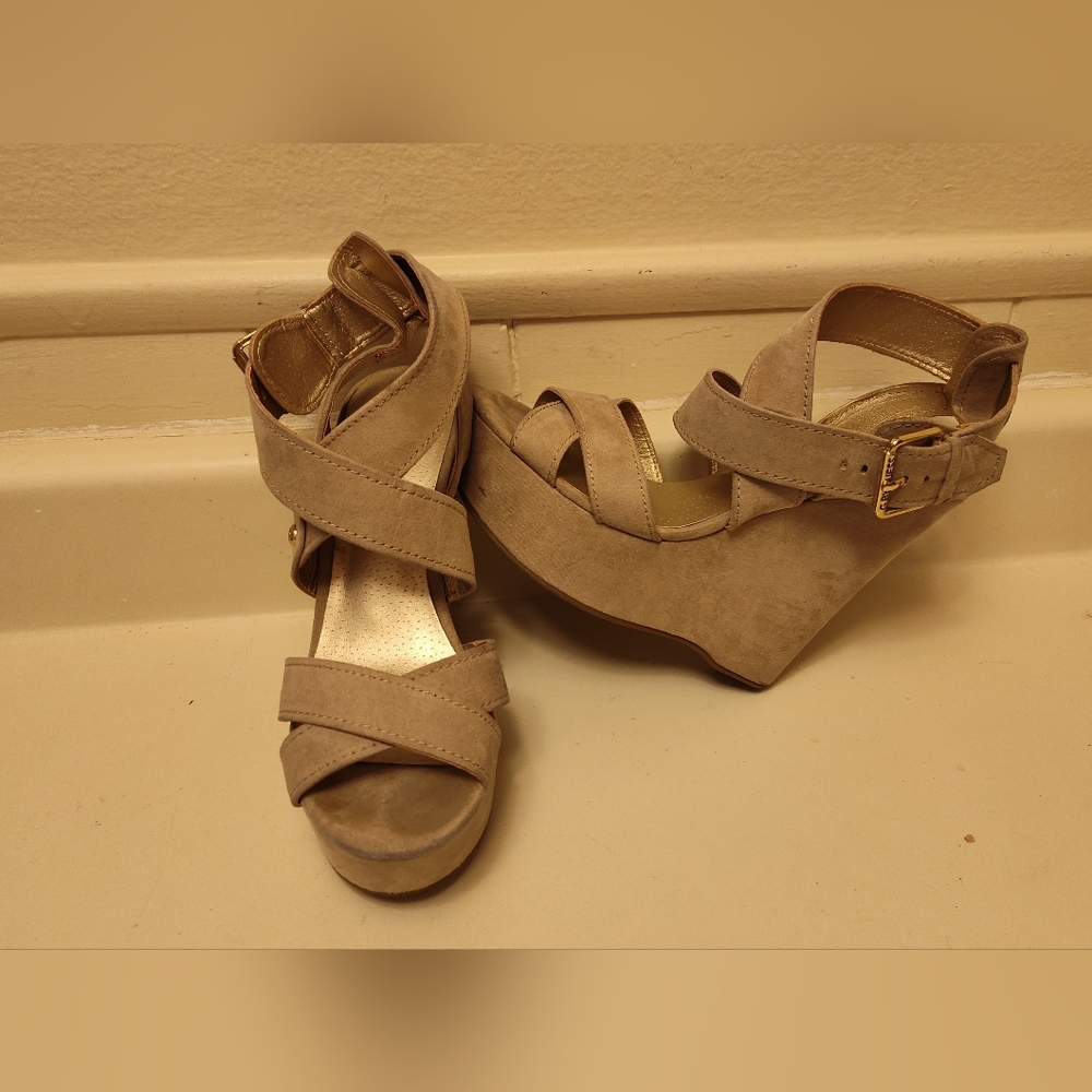 G By Guess Beige Taupe Wedges Size 7